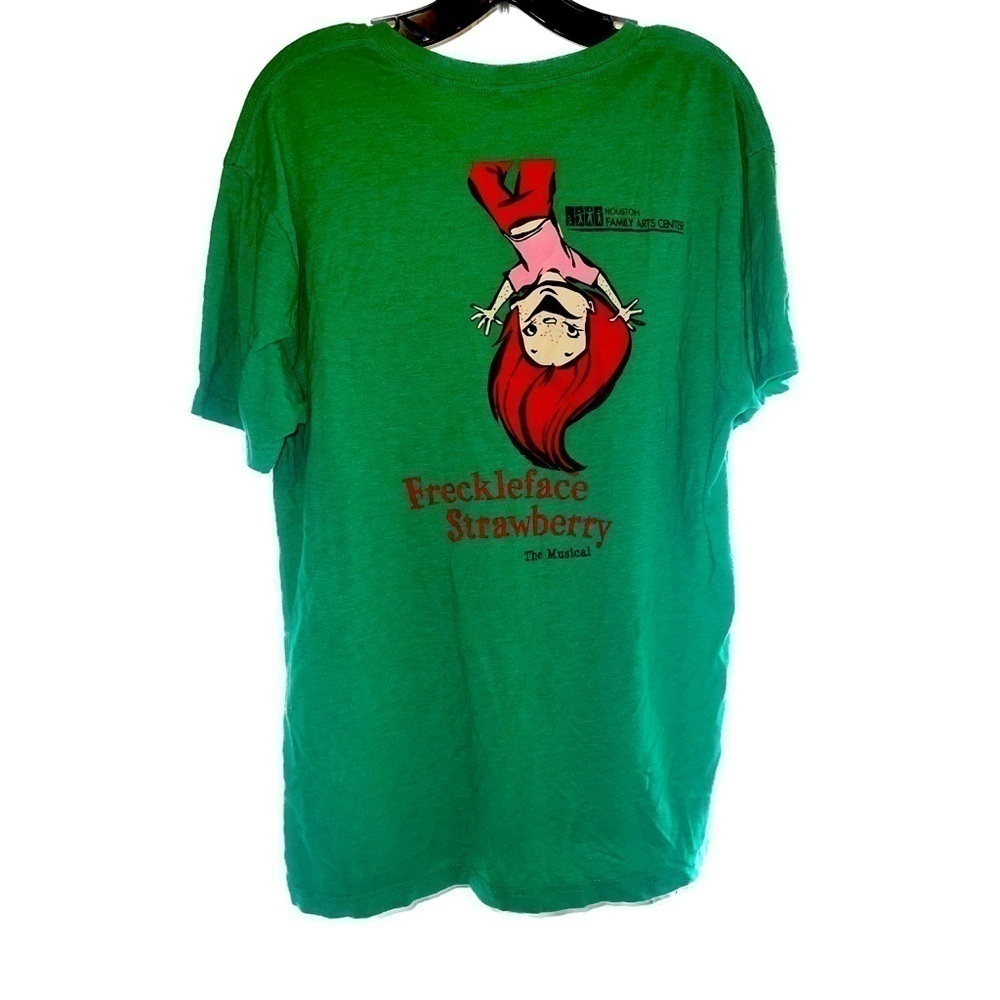 ❤️3 for $10 Musical “Freckleface Strawberry” green v-neck tee sz Large